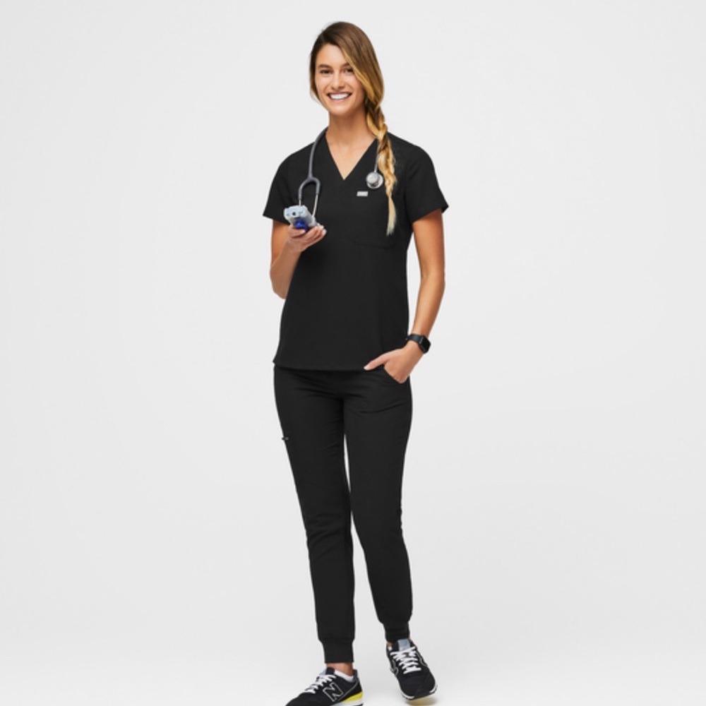 WearFigs Women’s Small Tall Black Zamora Jogger scrub bottoms